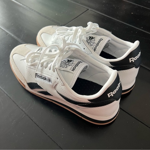 NWT/NIB Reebok Campio XT Sneakers - Picture 2 of 8